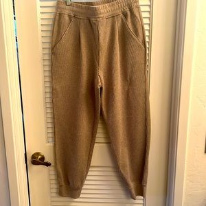 Varley Arleta pants size medium in chestnut marl. Barely worn EUC
